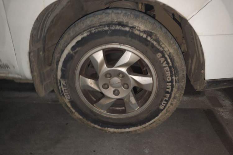 Used JMC Yuhu 5 2018 2.4T Classic Edition Diesel Manual Two-Wheel Drive Luxury Long-Wheelbase JX4D24A5L