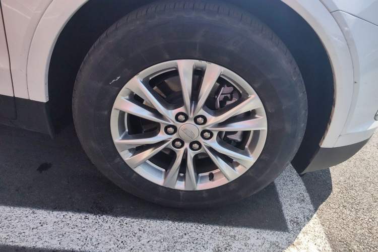 Used Cadillac XT5 2023 2.0T Two-Wheel-Drive Fashion Edition Right Front Wheel Hub