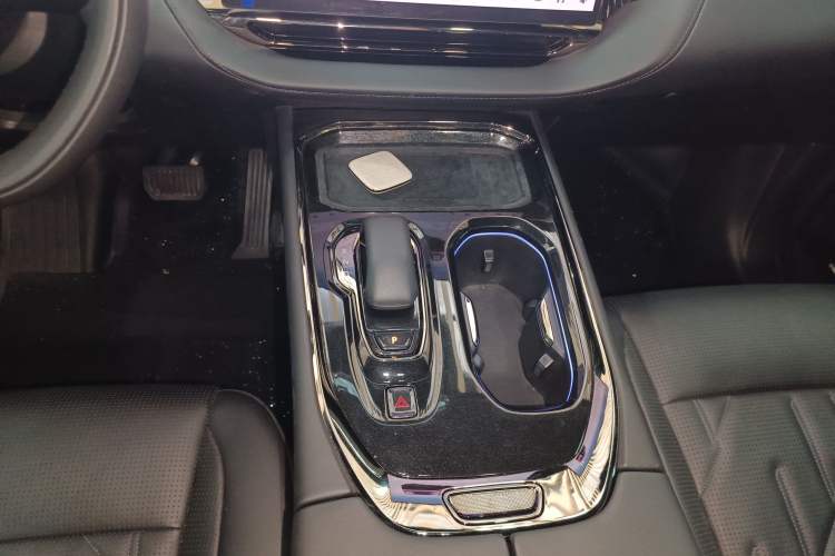 Used Zeekr 009 2024 7-Seater Aisle Version 108 kWh Gear Lever