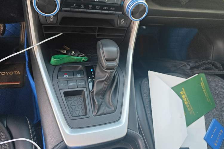 Used Toyota Wildlander 2022 2.0L CVT Two-Wheel Drive Leading Edition Gear Lever