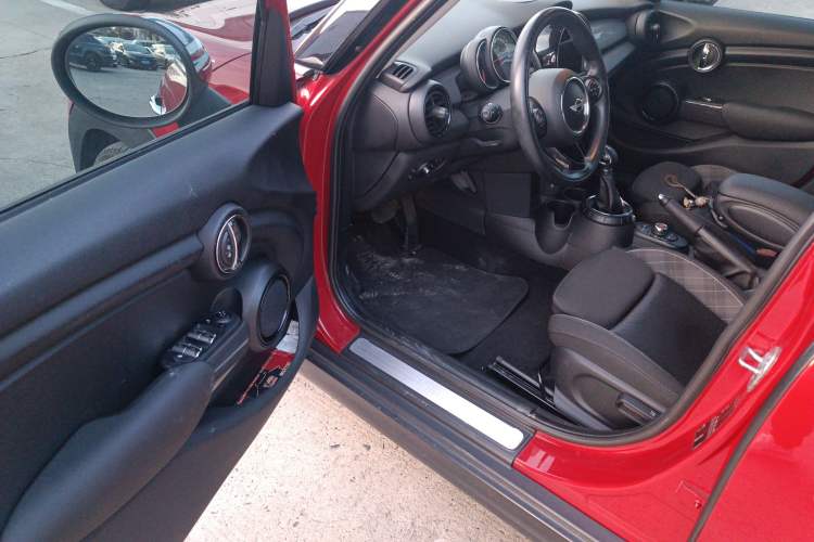 Used MINI MINI 2016 1.5T COOPER Five-Door Edition