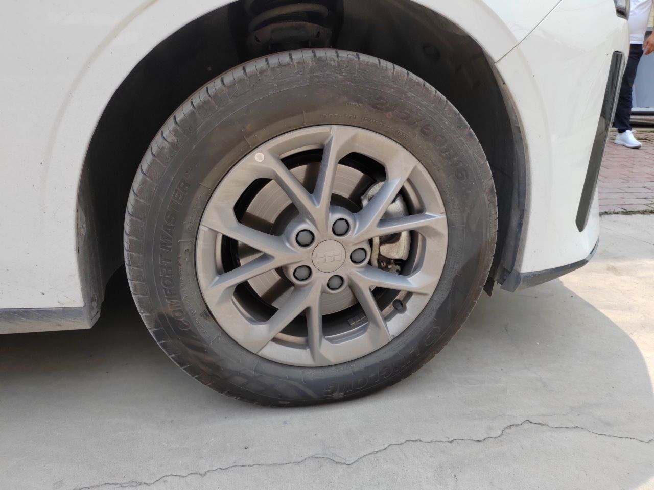 Geely Galaxy L6 2025 EM-i 60km Exploration Edition — снимка 8