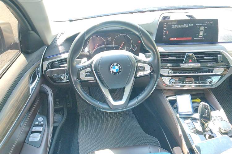 Used BMW 5 Series 2019 Facelifted 530Li Leading Edition Luxury Package
