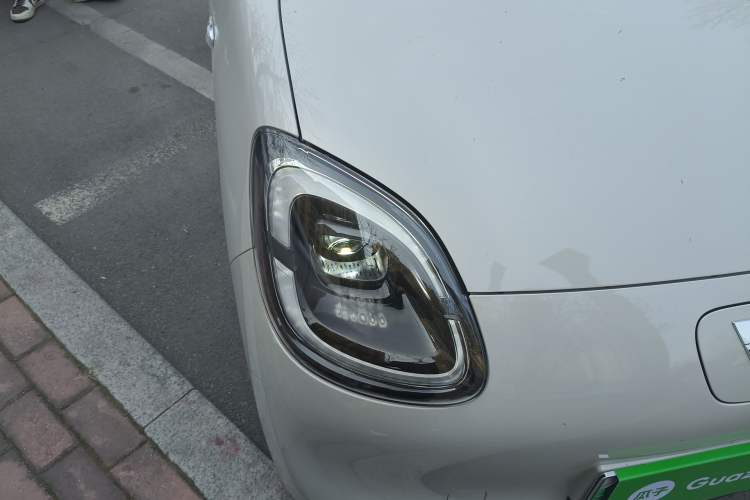 Used Wuling Hongguang MINIEV 2025 Four-Door Version Zhenxiang+ Edition Right Front Headlight