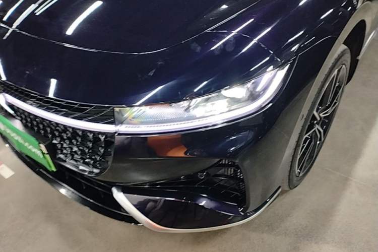 Used VOYAH PASSION 2024 PHEV Four-Wheel Drive Ultra-Long Range Flagship Model
