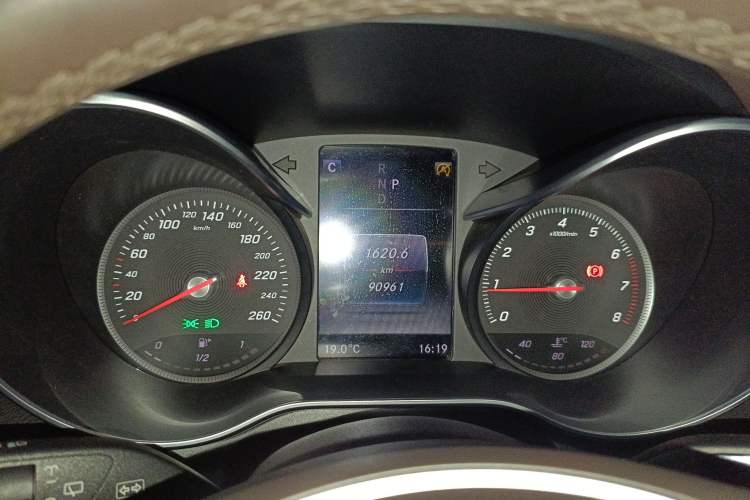 Used Mercedes-Benz GLC 2017 GLC 260 4MATIC Luxury Model