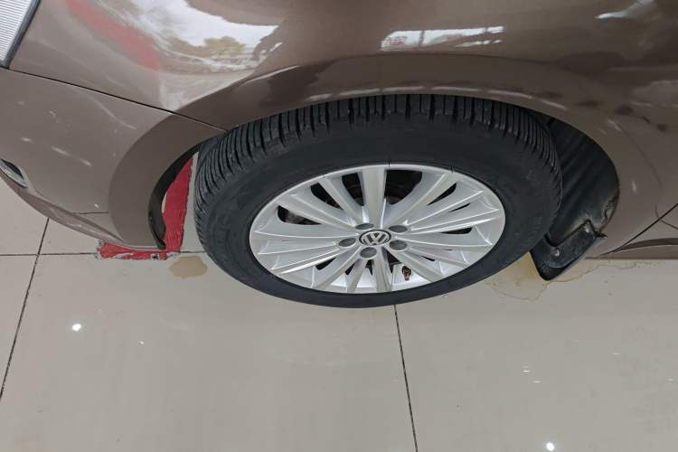 Used Volkswagen Gran Lavida 2013 1.6L Automatic Comfort Model
