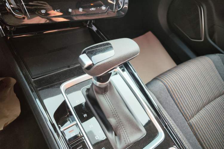 Used Bestune B70 2022 Third Generation 1.5T Automatic Enjoyment Version Gear Lever