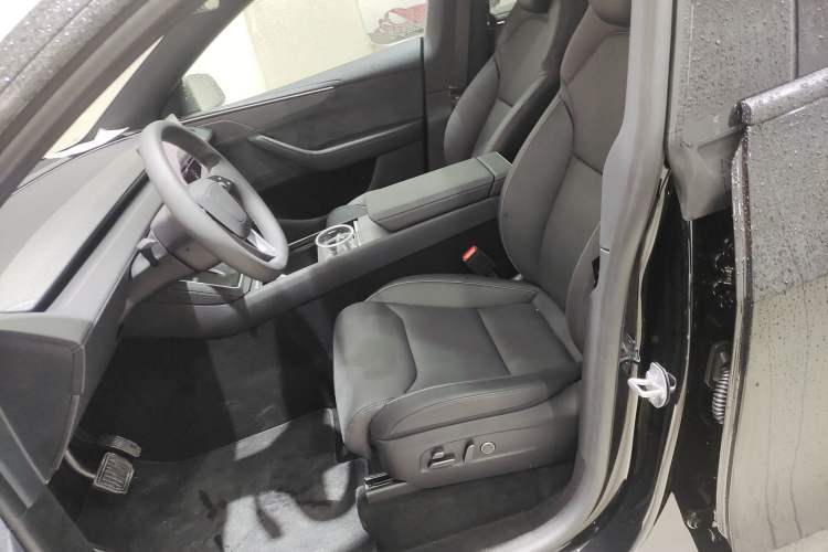 Used Tesla Model Y L 2025 Model Long-Range All-Wheel-Drive Version