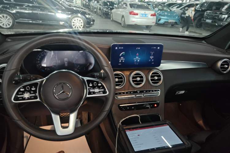 Used Mercedes-Benz GLC 2020 Facelift GLC 260 L 4MATIC Luxury Edition
