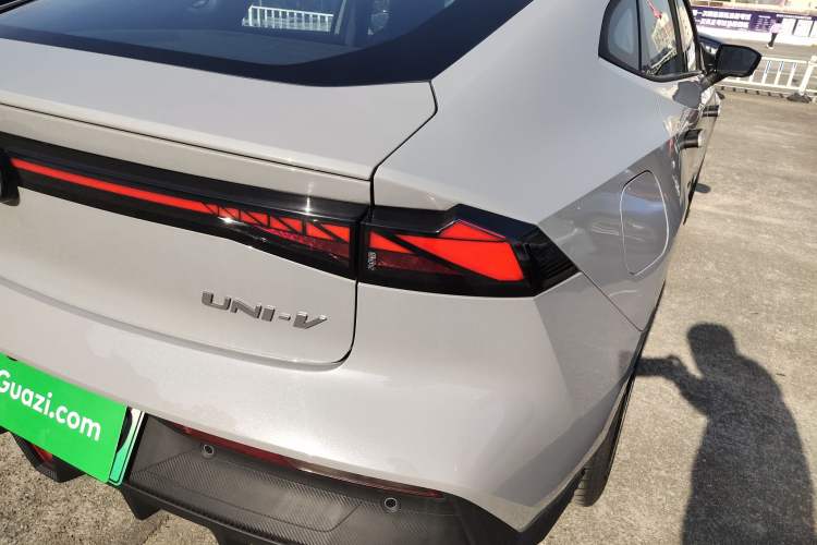 Used Changan UNI-V iDD 2023 Zhidian iDD 1.5T 113km Smart & Fun Version (Rapid Edition)