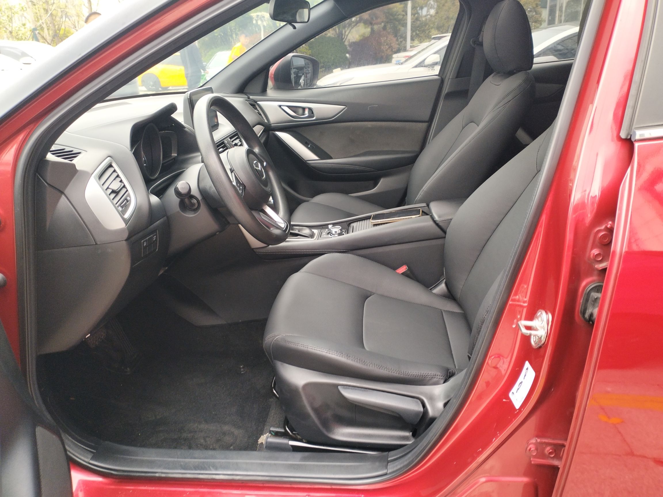 Переднее сиденье в автомобиле