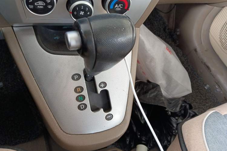 Used Hyundai Tucson 2009 2.0L Automatic Two-Wheel Drive with Sunroof