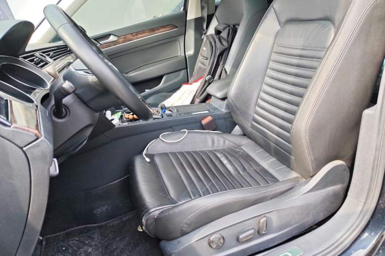 Used Volkswagen Magotan 2018 Facelift 330TSI DSG Luxury Model Left Front Seat