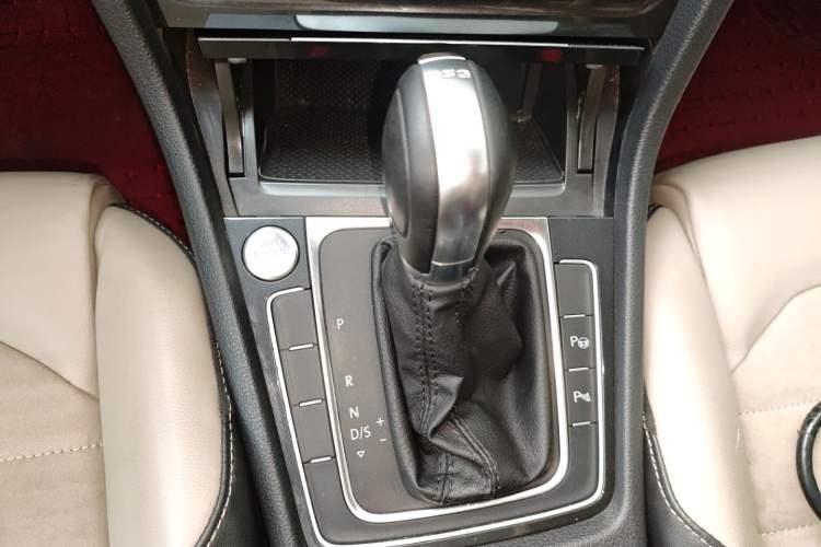 Used Volkswagen Golf 2017 230TSI Automatic Luxury Million-Vehicle Commemorative Edition Gear Lever