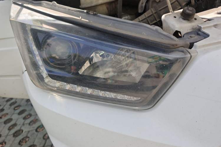 Used JMC Transit 2019 2.8T Commercial Version Long Wheelbase Mid-Roof 6-Seater Rear Single Tire China VI Emission Standard – JX493
