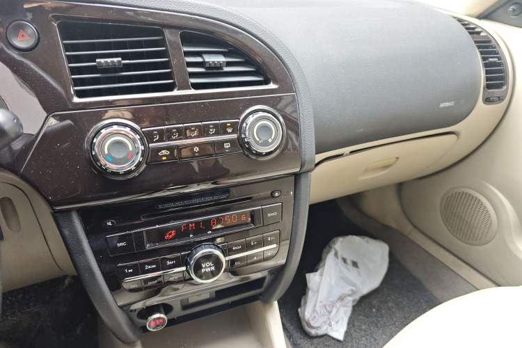 Used Soueast V3 Lingyue 2014 1.5L Manual Happiness Edition Audio And AC Panel