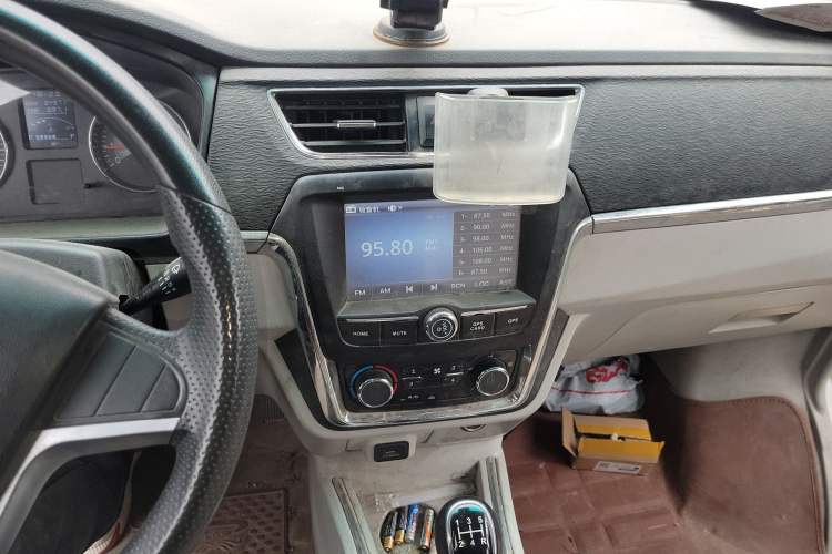 Used Jinbei New Hiace X30L 2021 1.5L Business Central Air-Conditioned Coach China VI Standard SWC15M