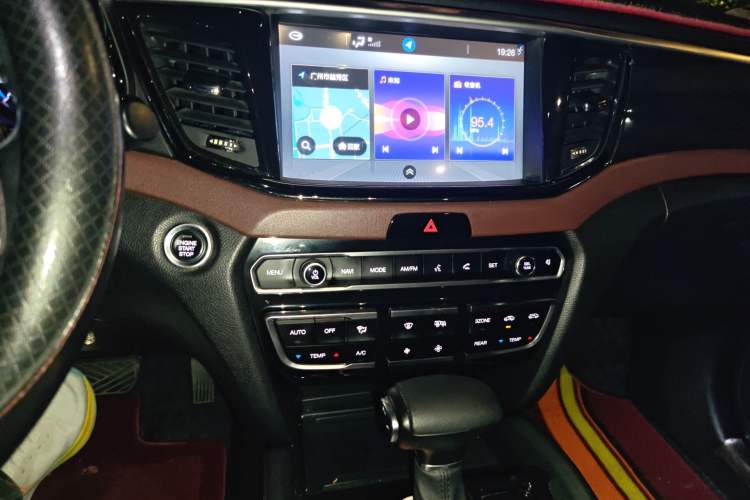 Used GAC Trumpchi GS8 2017 320T Four-Wheel Drive Luxury Smart Connectivity Version (7 Seats) Audio And AC Panel