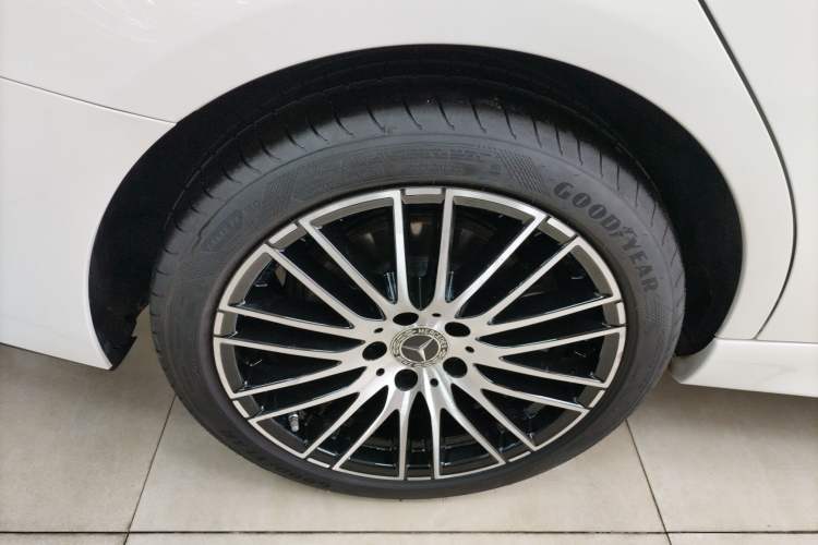 Used Mercedes-Benz C-Class 2024 Restyled C 260 L Sport Edition Right Rear Wheel Hub