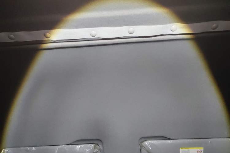 Used JMC Transit 2019 2.8T Commercial Version Long Wheelbase Mid-Roof 6-Seater Rear Single Tire China VI Emission Standard – JX493