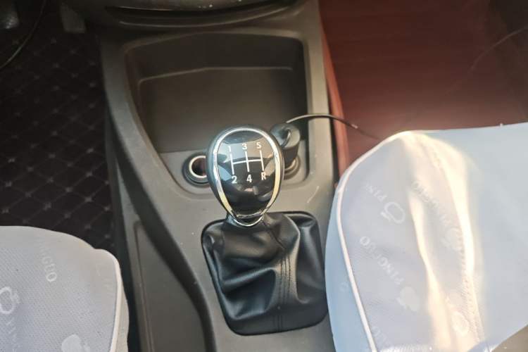 Used Wuling Hongguang 2015 1.5L S Base Model China IV
