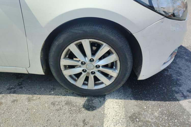 Used Kia K3 2013 1.6L Automatic GLS Right Front Wheel Hub