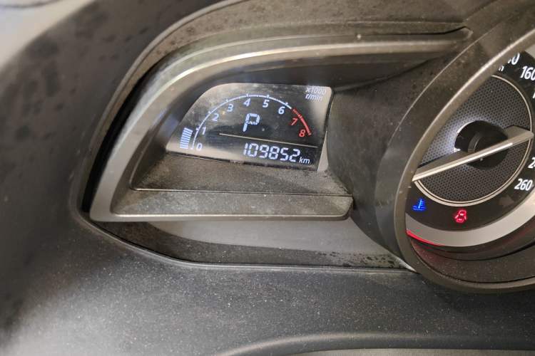 Used Mazda 3 Axela 2014 Hatchback 2.0L Automatic Sport Model Odometer Close Up