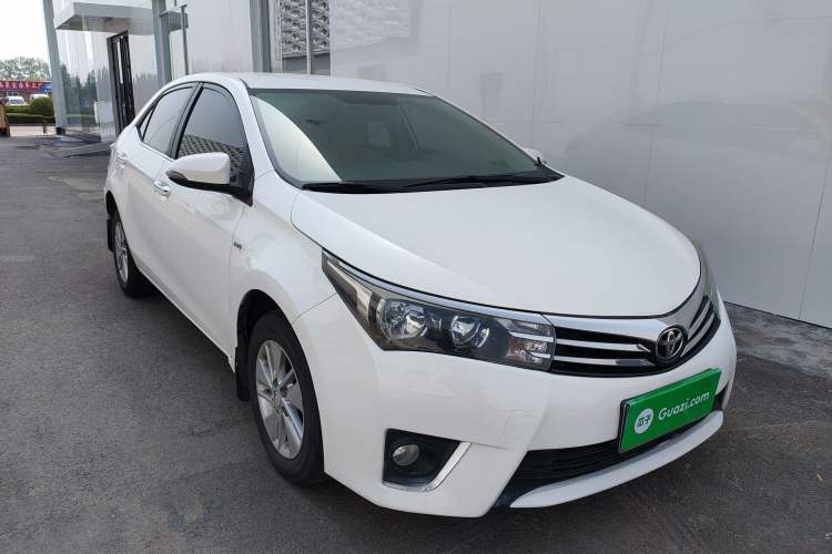 Used Toyota Corolla 2014 1.6L CVT GL Front Right 45 Deg