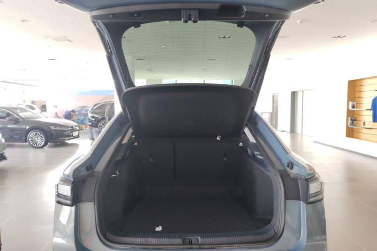 Used Volkswagen ID.7 VIZZION 2024 PRO Model Trunk