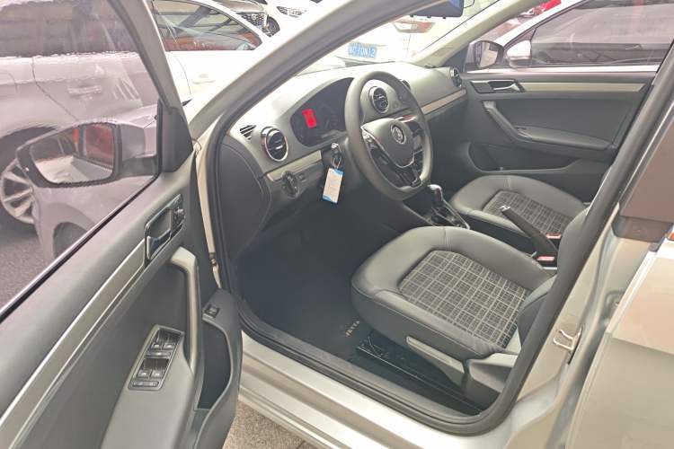 Used Volkswagen Jetta 2017 1.5L Automatic Comfort Model Driver Seat