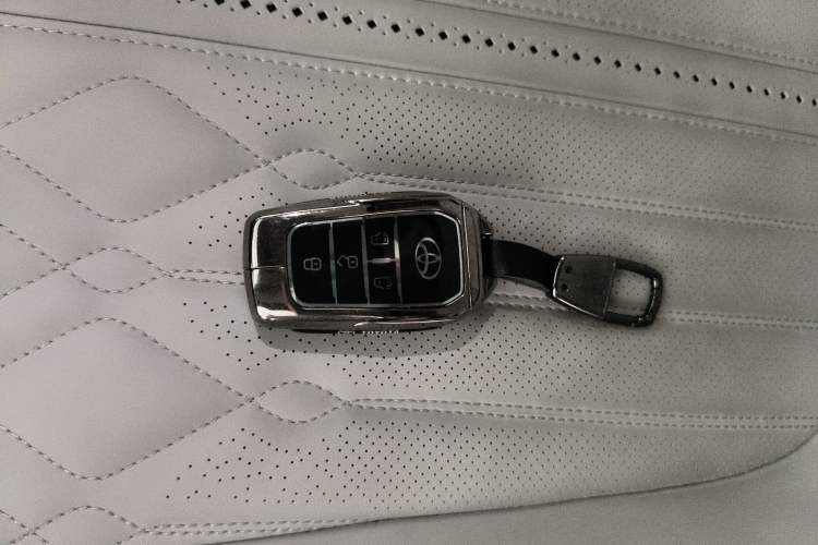 Used Toyota Granvia 2024 2.5L Hybrid Comfort Edition
