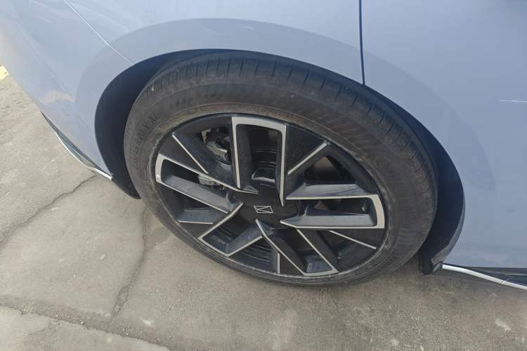 Used Avatr 06 2025 Pro Range-Extended Edition Right Rear Wheel Hub