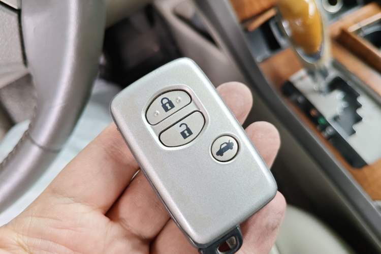 Used Toyota Camry 2010 240G Luxury Edition Vehicle Key