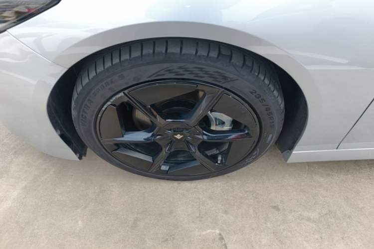 Used Hyptec GT 2023 560 Rear-Drive Tech Edition Left Front Wheel Hub