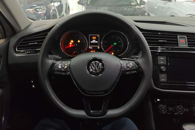 Used Volkswagen Tiguan L 2019 330TSI Automatic Two-Wheel Drive Smart Luxury Version China VI Standard
