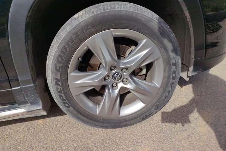 Used Toyota Highlander 2018 2.0T Two-Wheel-Drive Luxury Edition 7 Seats Emission Standard China V
