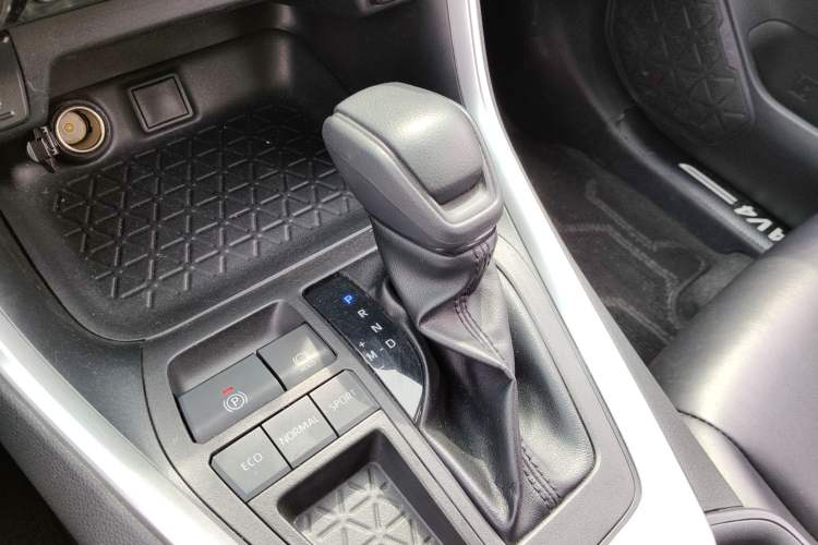 Used Toyota RAV4 2022 2.0L CVT Two-Wheel Drive Urban Edition
