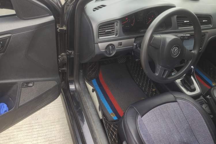 Used Volkswagen Lavida 2013 Revised Classic 1.6L Automatic Fashion Edition