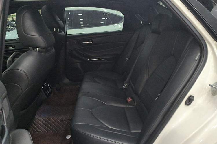 Used Toyota Avalon 2022 2.0L XLE Premium Edition Left Rear Seat