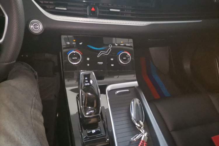 Used Bestune B70 2021 1.5T Automatic 15th Anniversary Edition Gear Lever