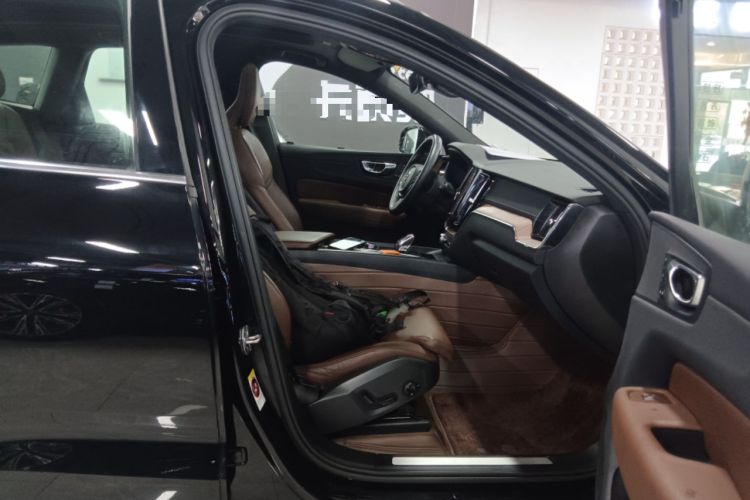 Used Volvo XC60 2022 B5 4x4 Smart Luxury Edition