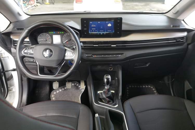 Used Livan X3 PRO 2022 1.5L Manual Little Cutie Center Console