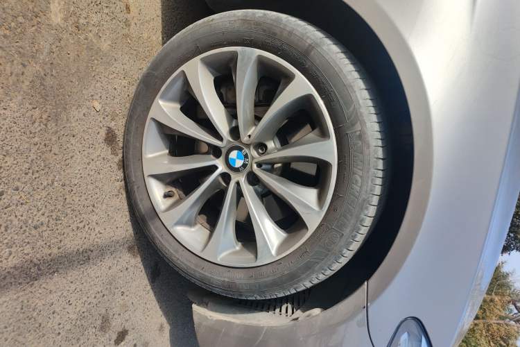 Used BMW 5 Series 2014 528Li Leading Model
