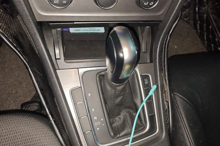 Used Volkswagen Golf 2015 1.6L Automatic Comfort Model Gear Lever