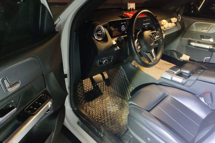 Used Mercedes-Benz GLB 2020 GLB 200 Stylish Edition Driver Seat