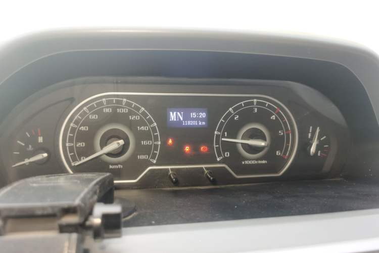 Used SAIC MAXUS Xintu V80 2019 2.5T Classic AMT Aoyuntong Facelifted Short-Wheelbase Mid-Roof 5/6-Seater Instrument Cluster