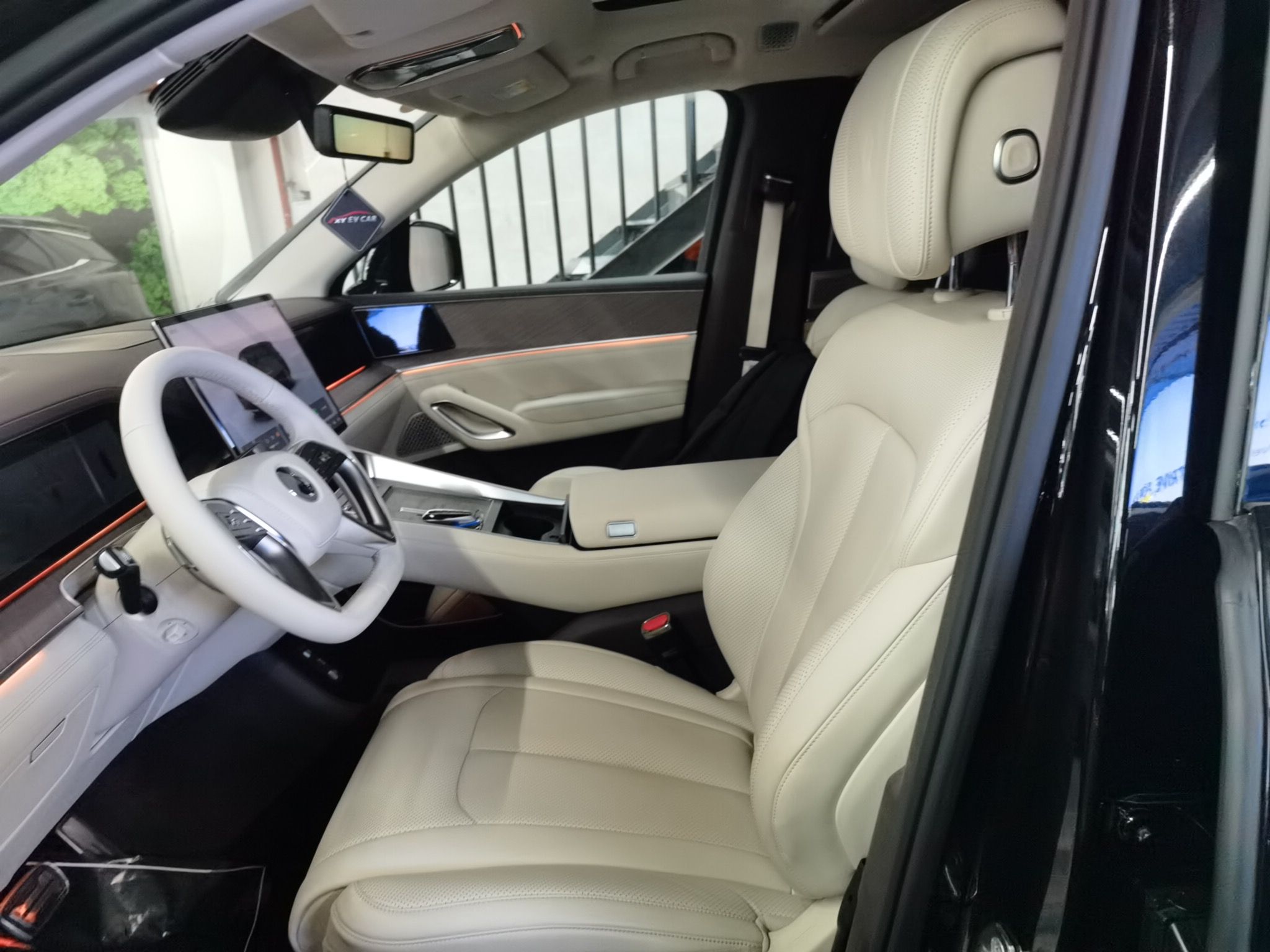 المقاعد الأمامية داخل السيارة