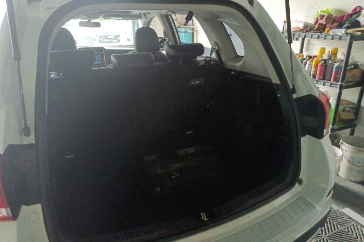 Used Haval H6 2017 Blue Label Sport Edition 1.5T Manual Two-Wheel Drive Elite Model Trunk