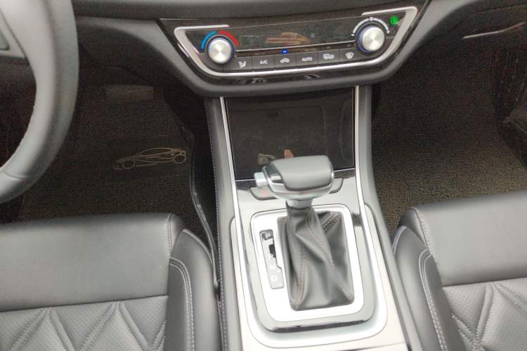 Used CHANGAN Ruicheng CC 2022 Blue Whale Edition 1.5T DCT Luxury Model Gear Lever